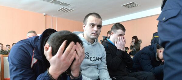 Пострадавшие по делу о дедовщине в военной части в Печах - Sputnik Беларусь