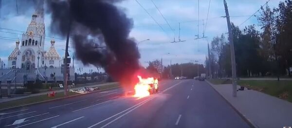 Загоревшийся автобус на Калиновского - Sputnik Беларусь