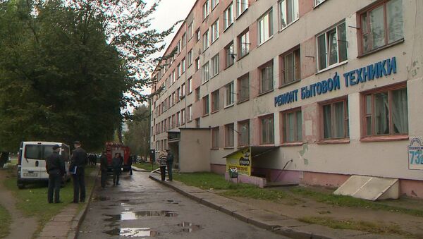 На пожаре в общежитии еще работают спасатели - Sputnik Беларусь