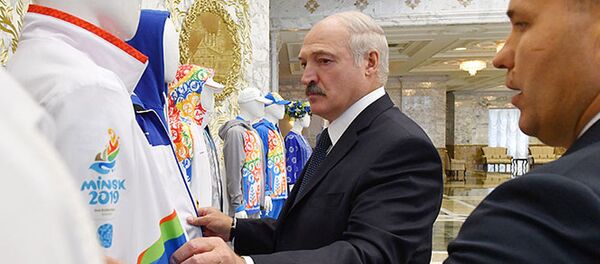 Президент на презентации формы - Sputnik Беларусь