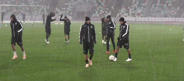 Тренировка футболистов ПАОКа в Минске, видео - Sputnik Беларусь