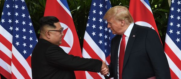 Президенты США и КНДР Дональд Трамп и Ким Чен Ын - Sputnik Беларусь