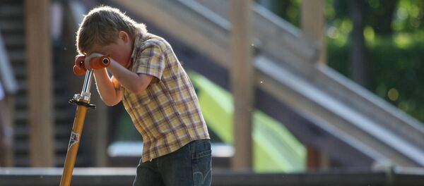 Ребенок на самокате, архивное фото - Sputnik Беларусь