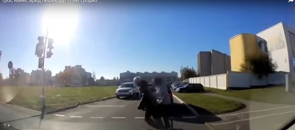 Переход, трос, перелом: ГАИ опубликовала видео необычного ДТП - Sputnik Беларусь