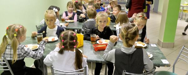 Да харчаванню ў школьнай сталовай дзеці ставяцца па-рознаму - Sputnik Беларусь