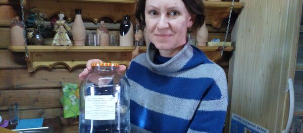 В магазине такого не купите!, – приглашает на чарку могилевская самогонщица - Sputnik Беларусь