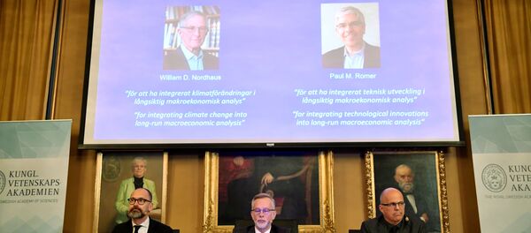Уильям Нордхаус и Пол Ромер разделили премию по экономике  - Sputnik Беларусь