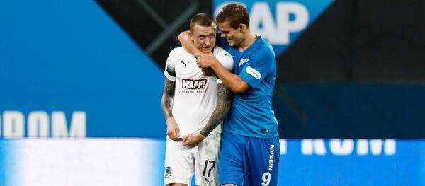 Игрок ФК Зенит Александр Кокорин (справа) и игрок ФК Краснодар Павел Мамаев Игрок ФК Зенит Александр Кокорин (справа) и игрок ФК Краснодар Павел Мамаев - Sputnik Беларусь