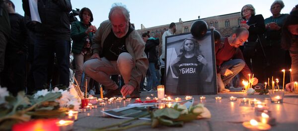 Сотни людей пришли почтить память убитой журналистки Виктории Мариновой - Sputnik Беларусь