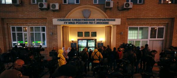 Журналисты у здания главного следственного управления ГУ МВД России по Москве - Sputnik Беларусь