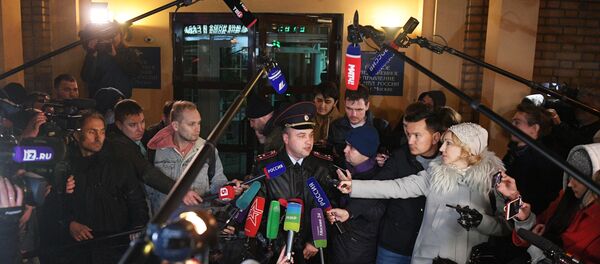 Начальник Управления информации и общественных связей ГУ МВД России по Москве Юрий Титов (в центре) - Sputnik Беларусь