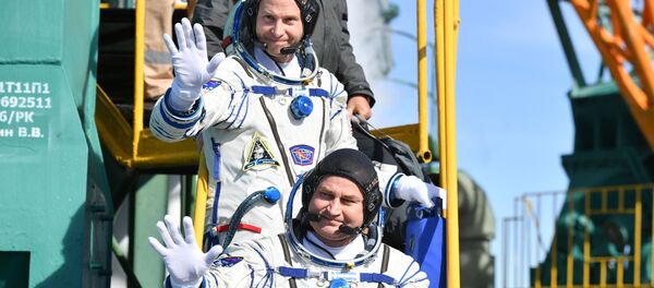 Аляксей Аўчынін і Нік Хейг перад стартам з Байканура - Sputnik Беларусь