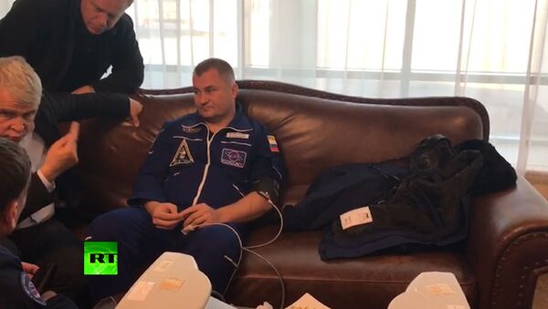 Авария при запуске Союза МС-10: белый след в небе и возвращение космонавта  - Sputnik Беларусь