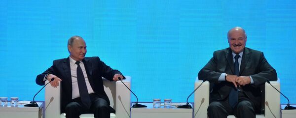 Владимир Путин и Александр Лукашенко на Форуме регионов в Могилеве Владимир Путин и Александр Лукашенко на Форуме регионов в Могилеве - Sputnik Беларусь