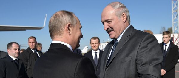 Президент РФ Владимир Путин и президент Республики Беларусь Александр Лукашенко во время встречи в Могилеве Президент РФ Владимир Путин и президент Республики Беларусь Александр Лукашенко во время встречи в Могилеве - Sputnik Беларусь