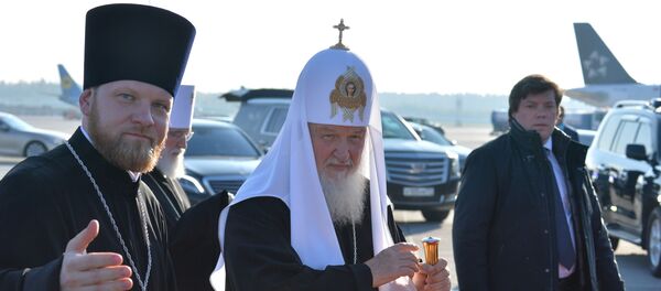 Пресс-секретарь Патриарха Московского и всея Руси священник Александр Волков (слева) - Sputnik Беларусь