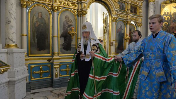 Святейшего Патриарха с благоговением встречали верующие - Sputnik Беларусь