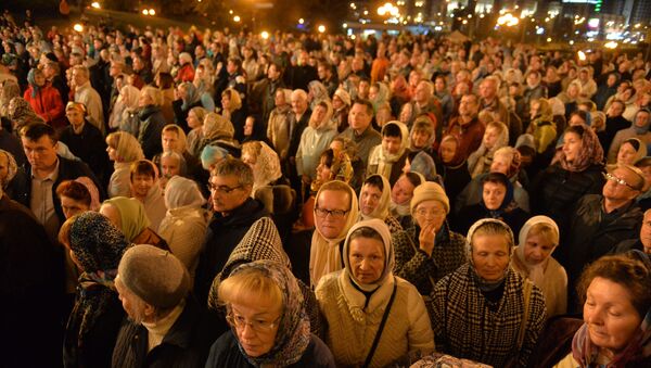 Сотни православных верующих собрались у Свято-Духова кафедрального собора - Sputnik Беларусь