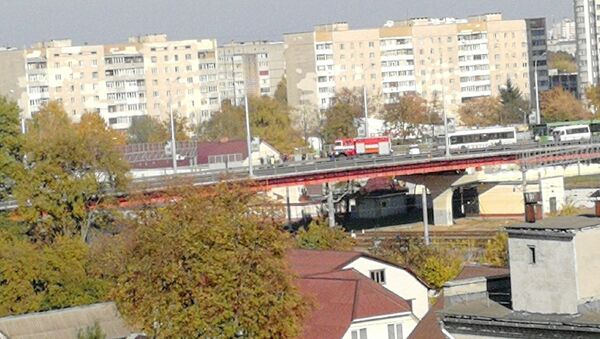 Полесский мост в Гомеле перекрыли из-за странной коробки  - Sputnik Беларусь