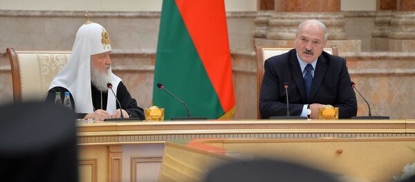 Президент Беларуси Александр Лукашенко и Патриарх Кирилл на встрече с членами Священного Синода РПЦ и Синода БПЦ Президент Беларуси Александр Лукашенко и Патриарх Кирилл на встрече с членами Священного Синода РПЦ и Синода БПЦ - Sputnik Беларусь