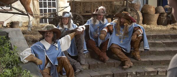 Актеры Михаил Боярский (Д'Артаньян), Игорь Старыгин (Арамис), Вениамин Смехов (Атос) и Валентин Смирнитский (Портос) Актеры Михаил Боярский (Д'Артаньян), Игорь Старыгин (Арамис), Вениамин Смехов (Атос) и Валентин Смирнитский (Портос) - Sputnik Беларусь