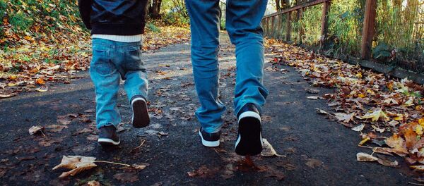 Многие отцы мечтают не то что жить со своими детьми, а хотя бы иметь возможность иногда их видеть - Sputnik Беларусь