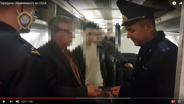 СК показал, как американская полиция привезла белоруса, скрывавшегося в США - Sputnik Беларусь