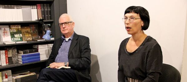 Таццяна Скарынкіна і перакладчык Джым Дзінглі - Sputnik Беларусь