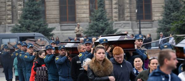 Церемония прощания с погибшими в результате трагедии в Керчи - Sputnik Беларусь