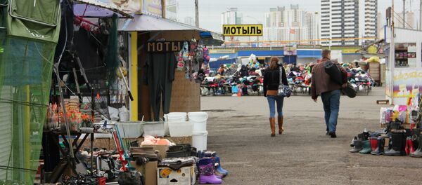 Торговые точки на рынке размещены несколько сумбурно, но некоторые товары можно найти только здесь - Sputnik Беларусь