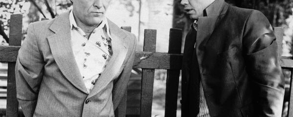 Геннадий Гарбук (слева) и заслуженный артист РСФСР Николай Караченцов (справа) - Sputnik Беларусь