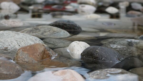 Камни в воде, архивное фото - Sputnik Беларусь