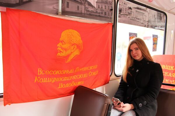 Ретро-троллейбус с портретами Ленина пустили в Гродно к 100-летию ВЛКСМ - Sputnik Беларусь