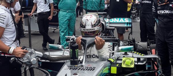 Британец Льюис Хэмилтон стал пятикратным чемпионом Формулы-1 - Sputnik Беларусь