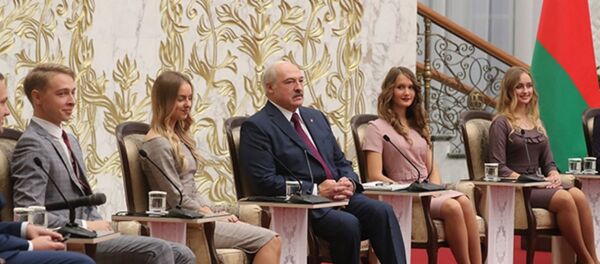 Сустрэча прэзідэнта Беларусі Аляксандра Лукашэнкі з актывам Беларускага рэспубліканскага саюза моладзі Сустрэча прэзідэнта Беларусі Аляксандра Лукашэнкі з актывам Беларускага рэспубліканскага саюза моладзі - Sputnik Беларусь