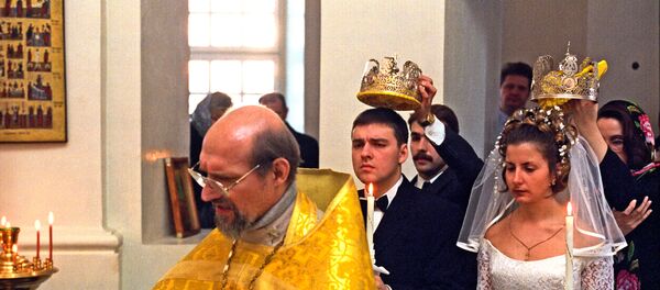 Обряд венчания в православном храме Обряд венчания в православном храме - Sputnik Беларусь