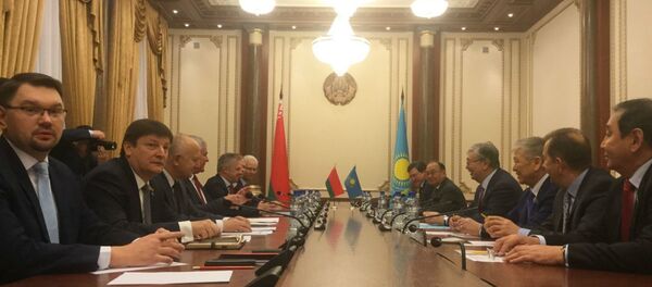 Встреча делегации Казахстана в Палате представителей Нацсобрания с Владимиром Андрейченко - Sputnik Беларусь