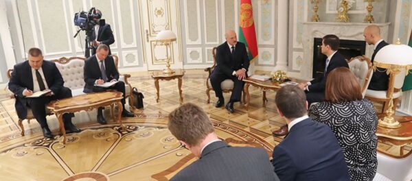 Встреча президента Беларуси Александра Лукашенко с помощником госсекретаря США Встреча президента Беларуси Александра Лукашенко с помощником госсекретаря США - Sputnik Беларусь