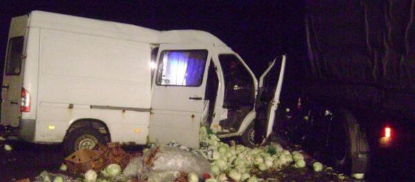 Смертельное ДТП фуры и микроавтобуса в Кировском районе Смертельное ДТП фуры и микроавтобуса в Кировском районе - Sputnik Беларусь