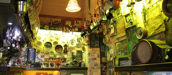 Многие посетители ценят кофейню за ее удивительную атмосферу - Sputnik Беларусь