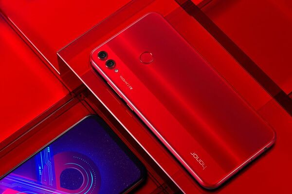 Стартовали продажи доступного смартфона Honor 8X с премиальными функциями  - Sputnik Беларусь