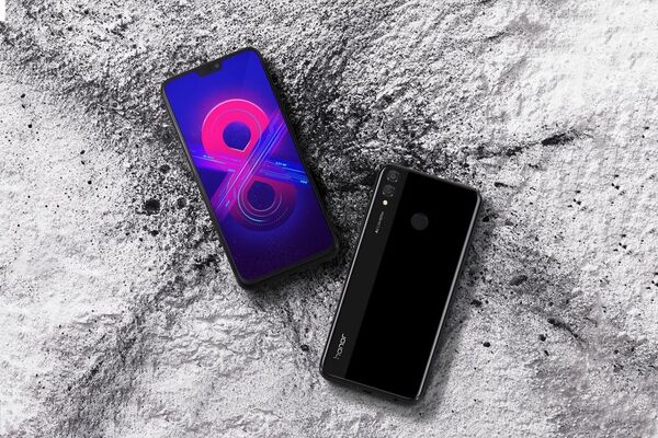 Стартовали продажи доступного смартфона Honor 8X с премиальными функциями  - Sputnik Беларусь