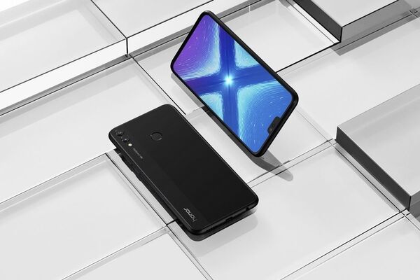 Стартовали продажи доступного смартфона Honor 8X с премиальными функциями  - Sputnik Беларусь