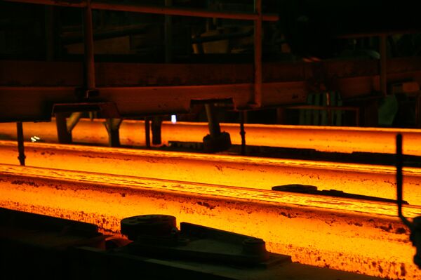 Президент ходит без маски, почему мы должны: рабочие БМЗ о коронавирусе - Sputnik Беларусь