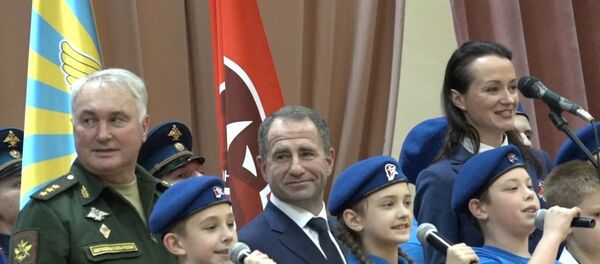 Посол России в Беларуси Михаил Бабич вручил юноармейские знаки  - Sputnik Беларусь