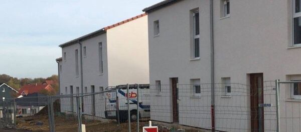 Квартал беларускіх драўляных дамоў пабудавалі ў Францыі Квартал беларускіх драўляных дамоў пабудавалі ў Францыі - Sputnik Беларусь