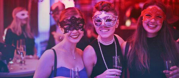 Девушки на вечеринке - Sputnik Беларусь