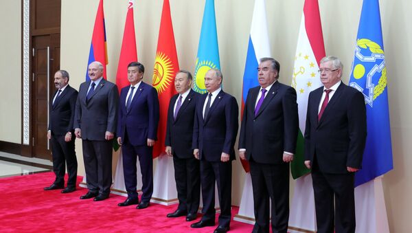 Церемонии фотографирования глав делегаций государств-членов ОДКБ во Дворце независимости в Астане - Sputnik Беларусь
