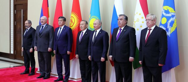 Церемонии фотографирования глав делегаций государств-членов ОДКБ во Дворце независимости в Астане Церемонии фотографирования глав делегаций государств-членов ОДКБ во Дворце независимости в Астане - Sputnik Беларусь