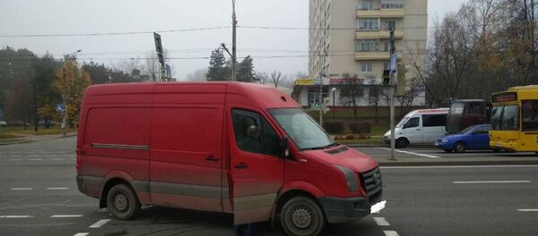 В Минске на переходе микроавтобус серьезно травмировал женщину - Sputnik Беларусь